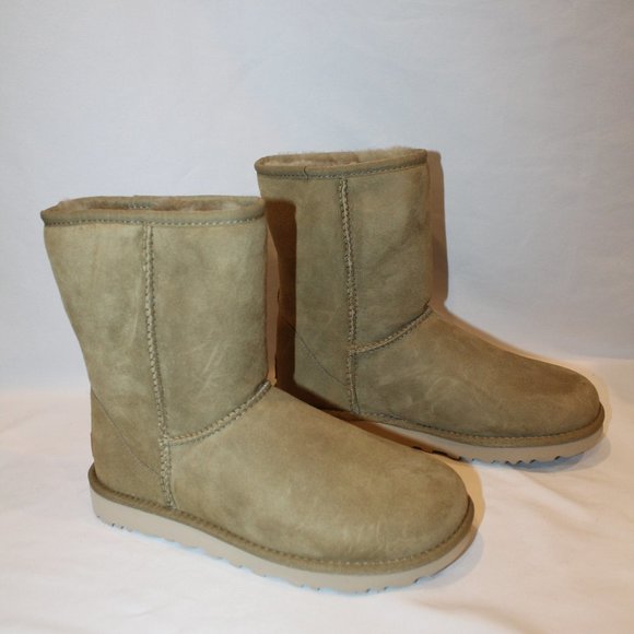 NIB UGG WOMEN'S CLASSIC SHORT SUEDE SHEARLING LINED BOOTS TOMATILLO - Picture 2 of 8